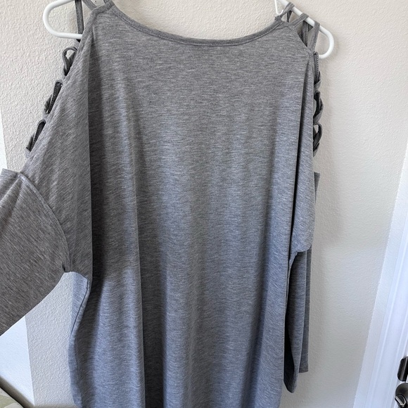 Venus Gray Women's Top with Braided Sleeves NWOT size XL - Picture 2 of 3